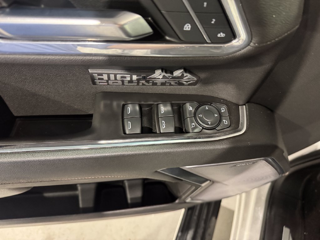 Used 2022 Chevrolet Silverado 1500 High Country w/ High Country Premium Package AWD/4WD image 18