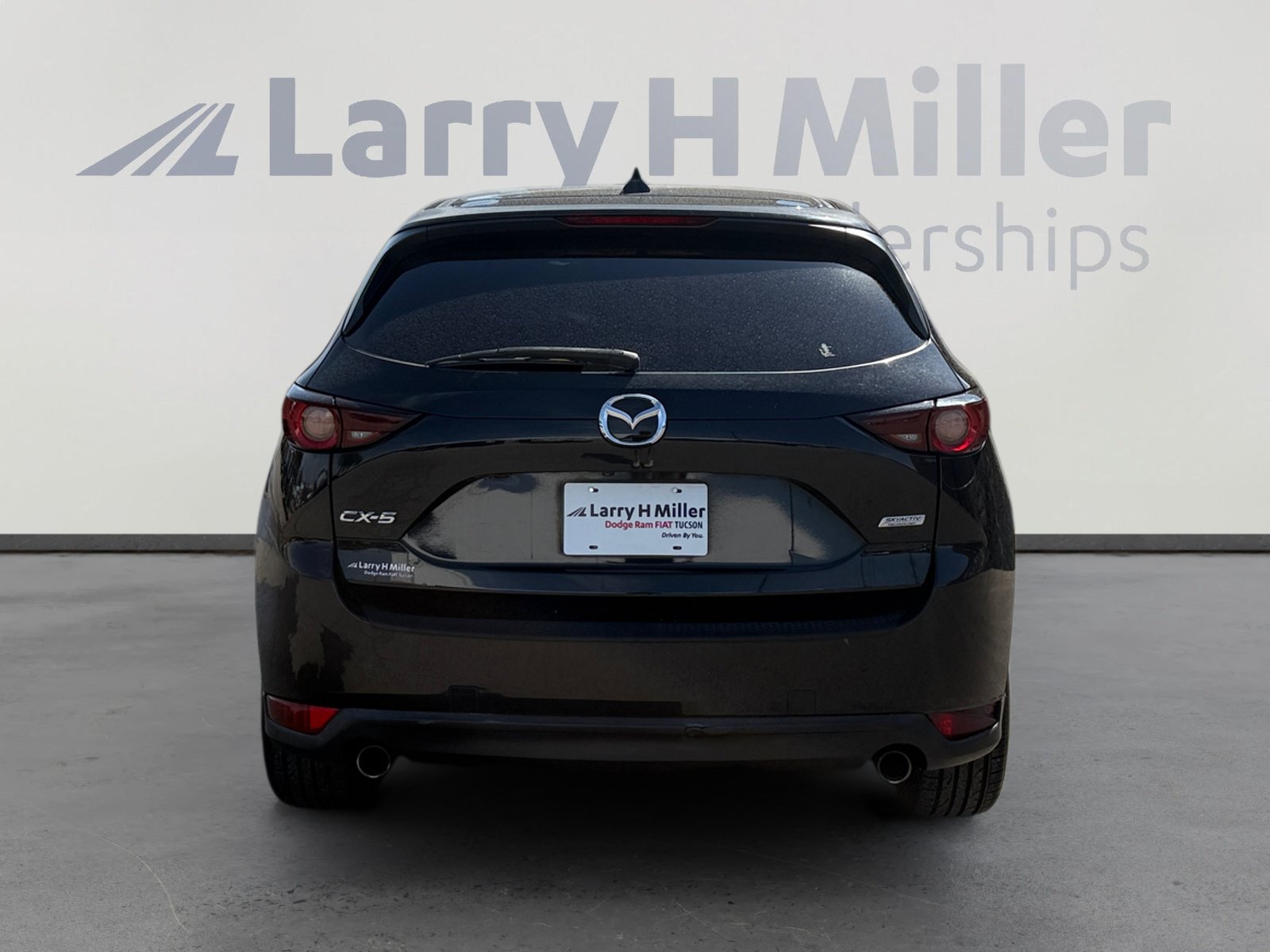 Used 2018 MAZDA CX-5 Touring w/ Preferred Equipment Package FWD image 4