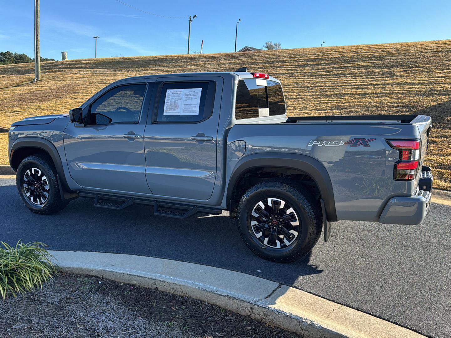 Used 2024 Nissan Frontier PRO-4X w/ Pro Convenience Package image 3