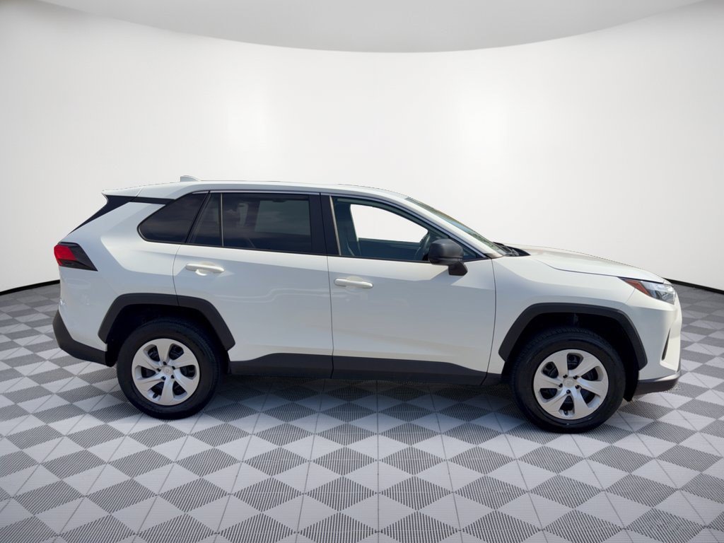 Used 2024 Toyota RAV4 LE AWD/4WD image 8
