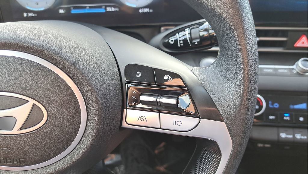 Used 2024 Hyundai Elantra SEL FWD image 29