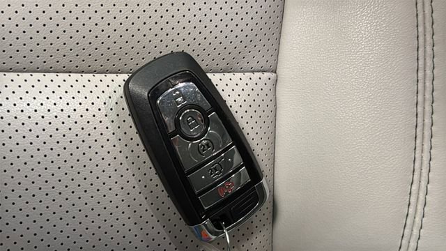 Used 2025 Lincoln Aviator AWD image 34