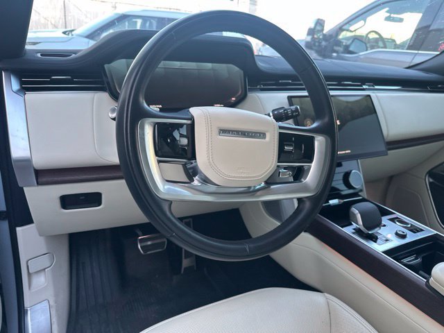 Used 2023 Land Rover Range Rover Long Wheelbase SE AWD/4WD image 13