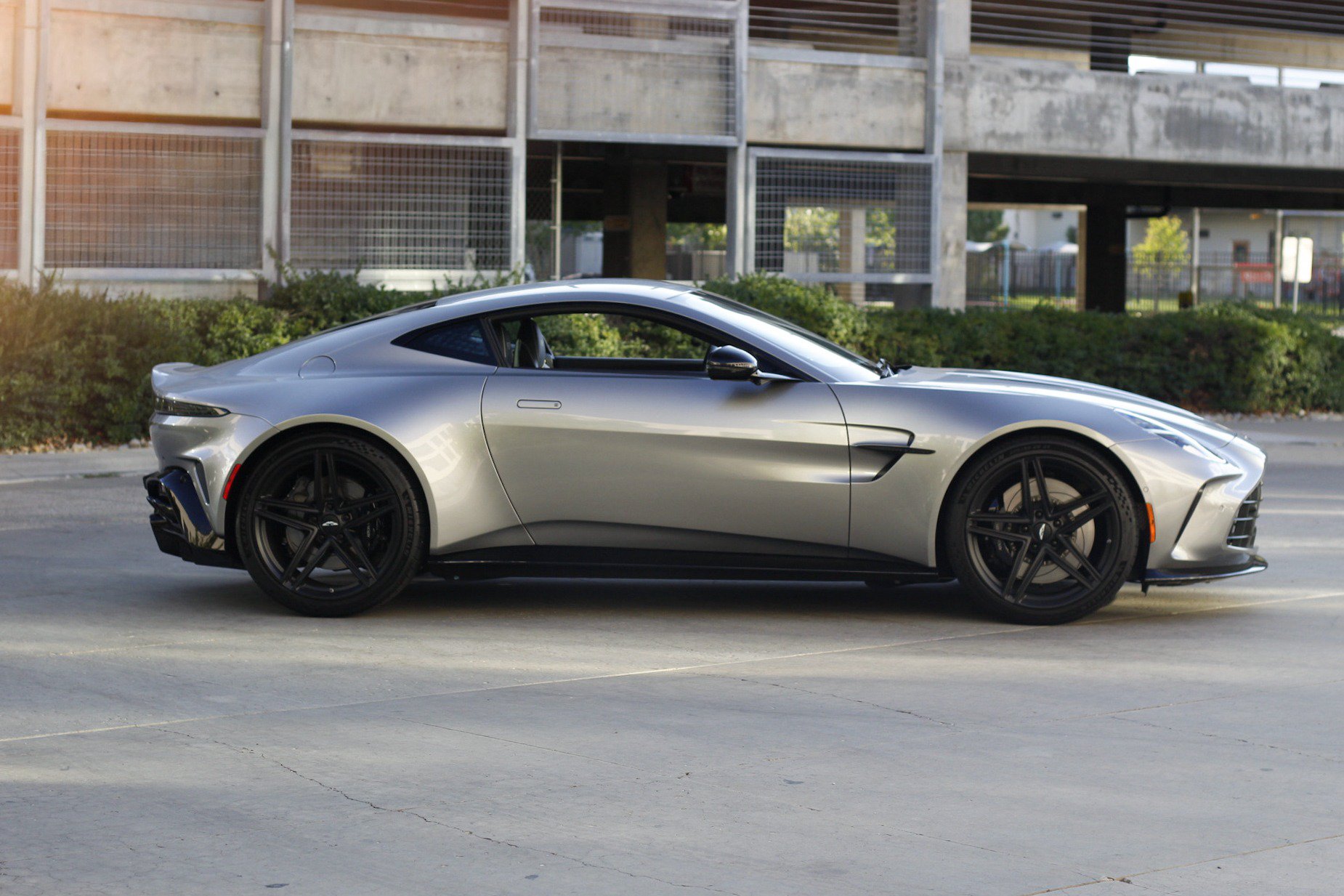 Used 2025 Aston Martin V8 Vantage Coupe RWD image 7