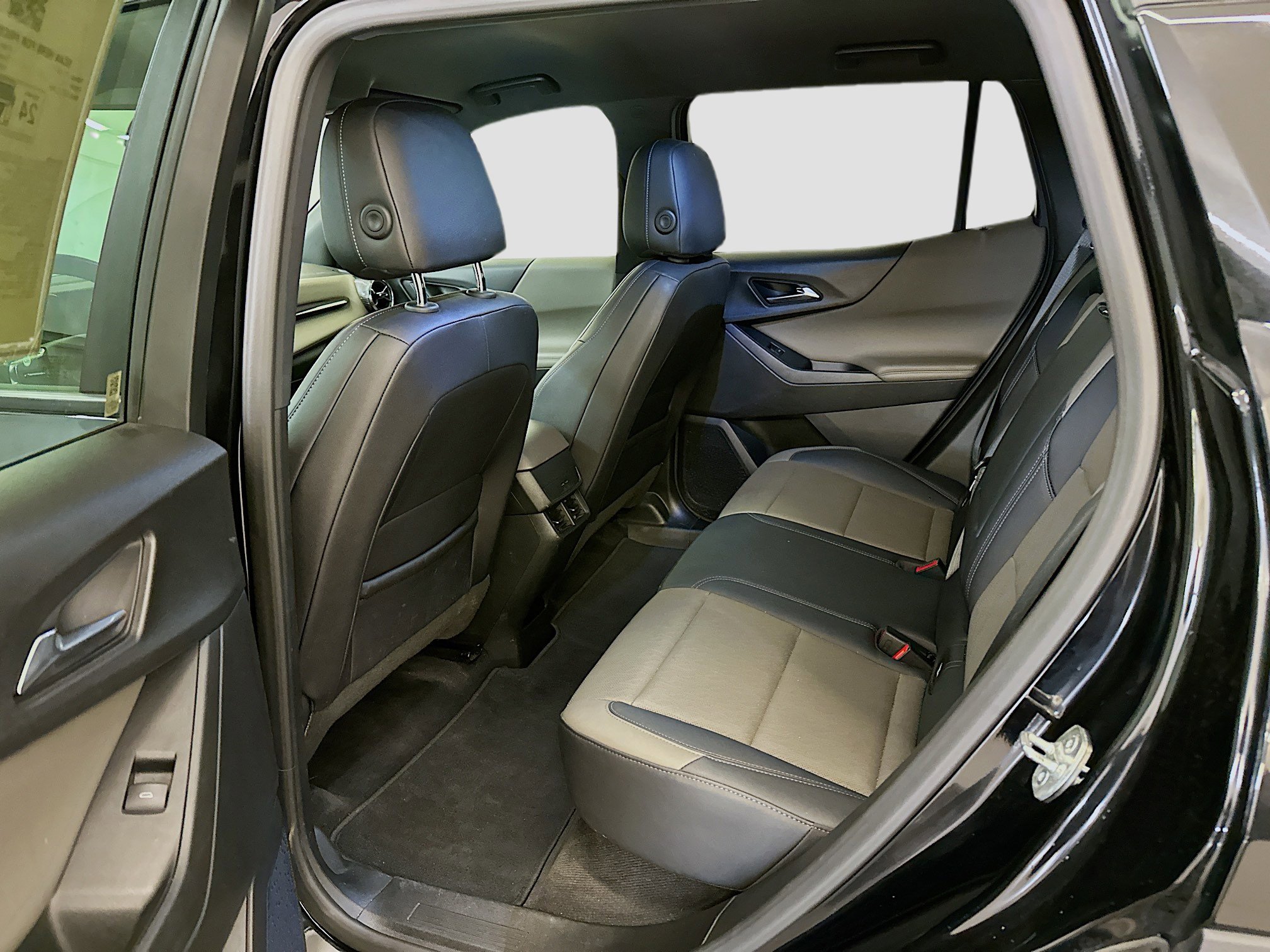 Used 2025 Chevrolet Equinox LT w/ Convenience Package II image 29