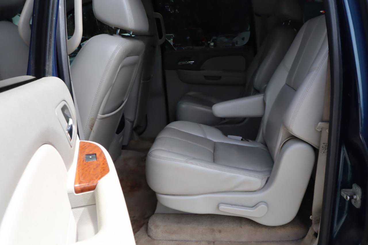 Used 2007 GMC Yukon XL SLT w/ SLT Preferred Equipment Group AWD/4WD image 7