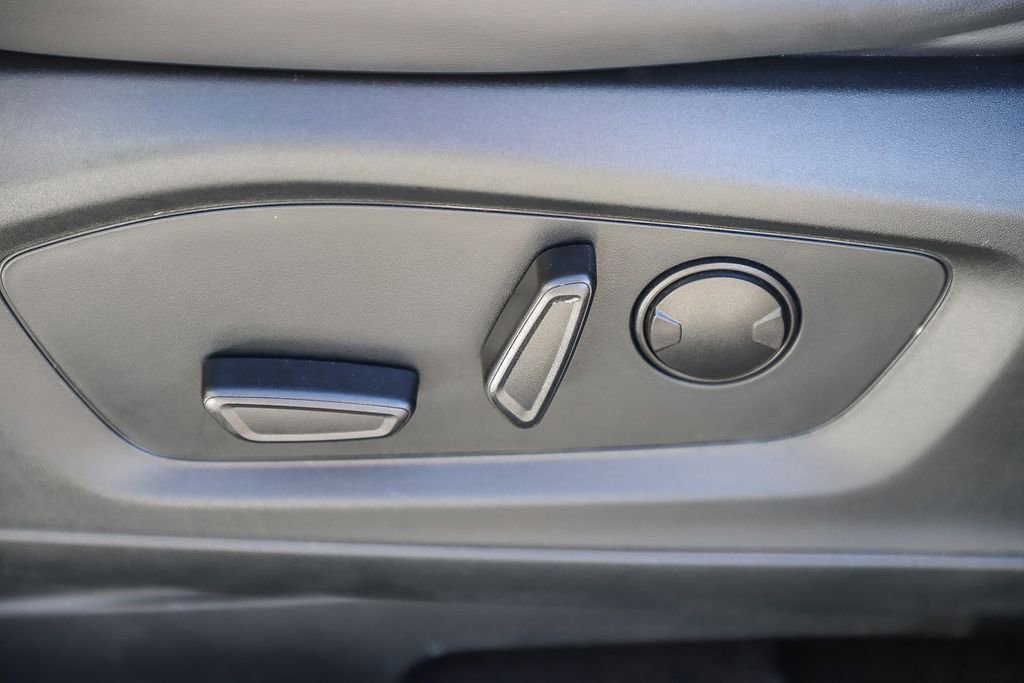 Used 2024 Ford Explorer XLT w/ Equipment Group 202A AWD/4WD image 27