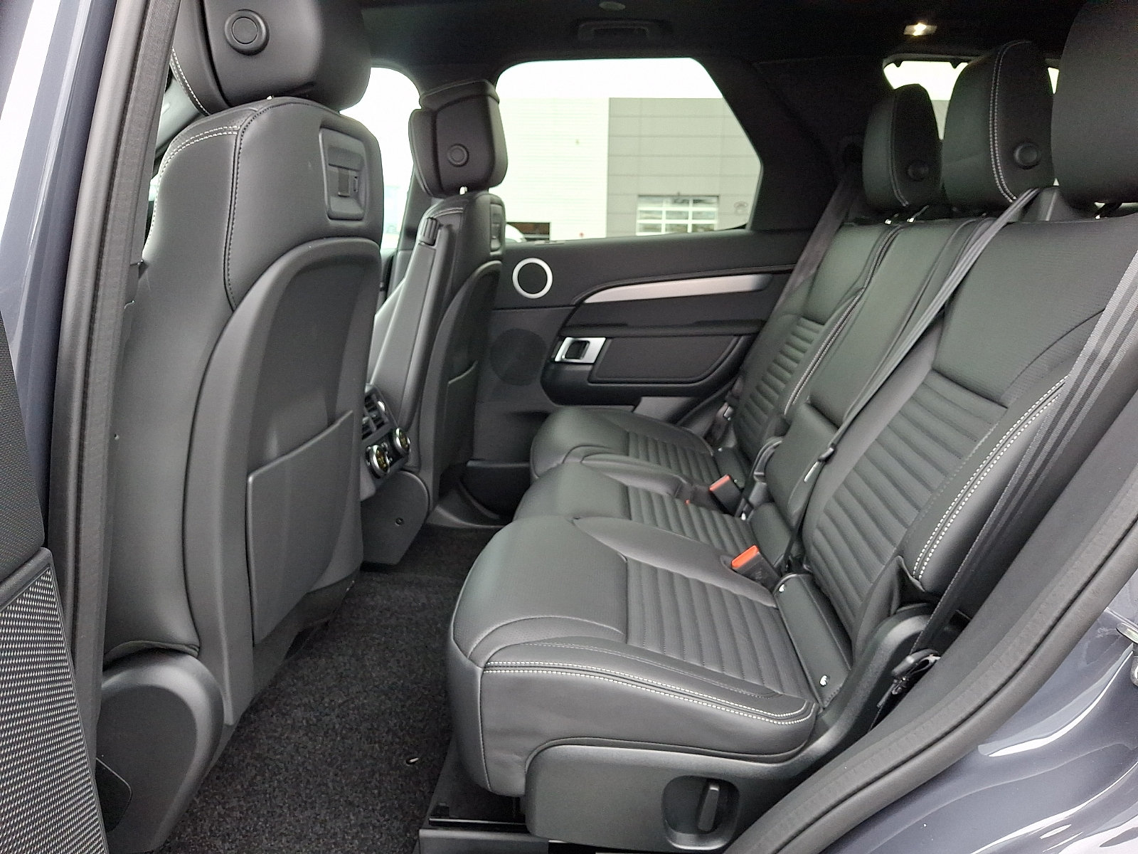 New 2026 Land Rover Discovery Limited Edition AWD/4WD image 8