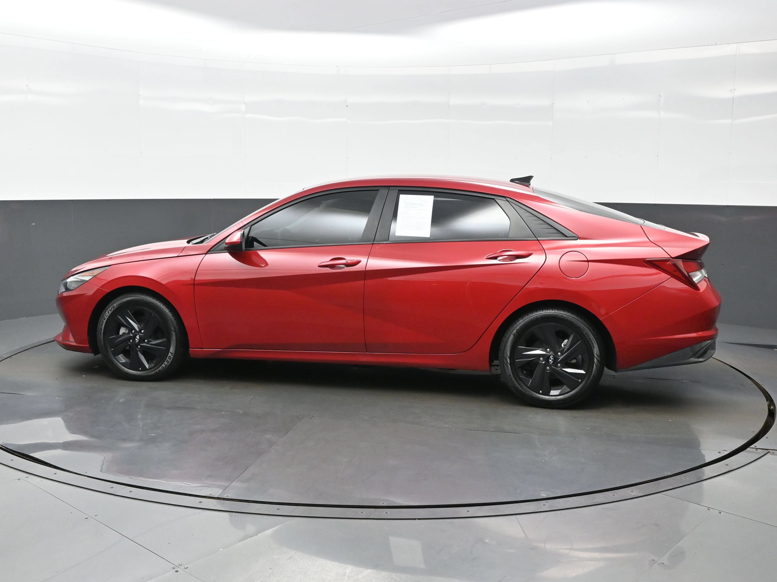 Used 2023 Hyundai Elantra SEL FWD image 3
