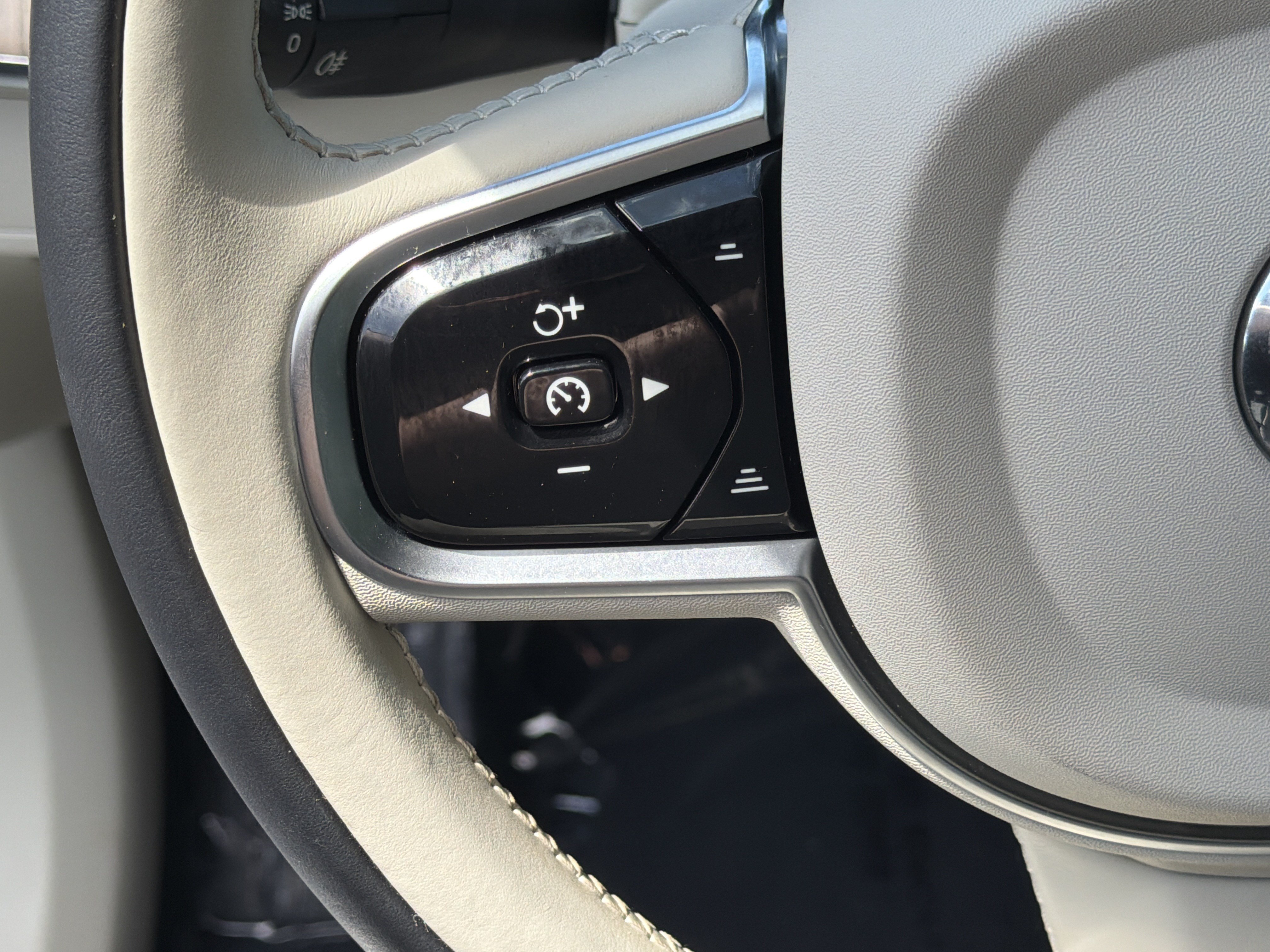 Certified 2024 Volvo XC90 B6 Plus w/ Protection Package AWD/4WD image 19