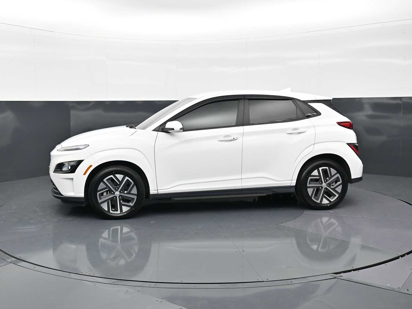 Used 2023 Hyundai Kona SE w/ Cargo Package FWD image 8
