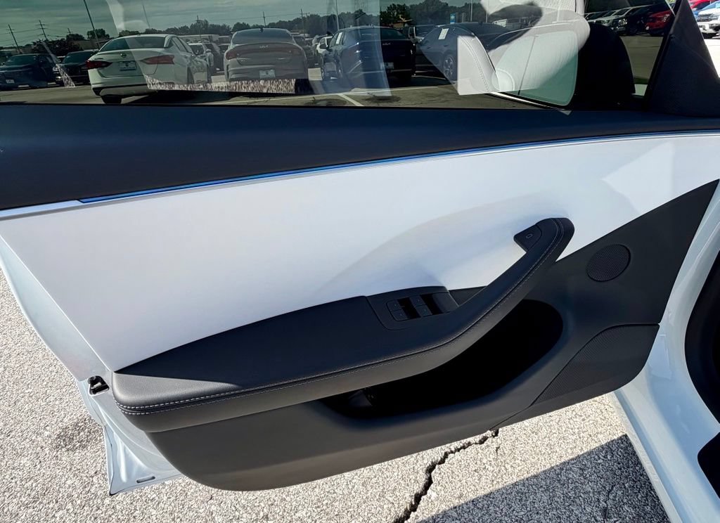 Used 2025 Tesla Model 3 Performance AWD/4WD image 9
