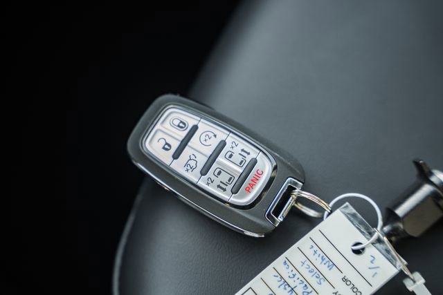 New 2026 Chrysler Pacifica Select image 50