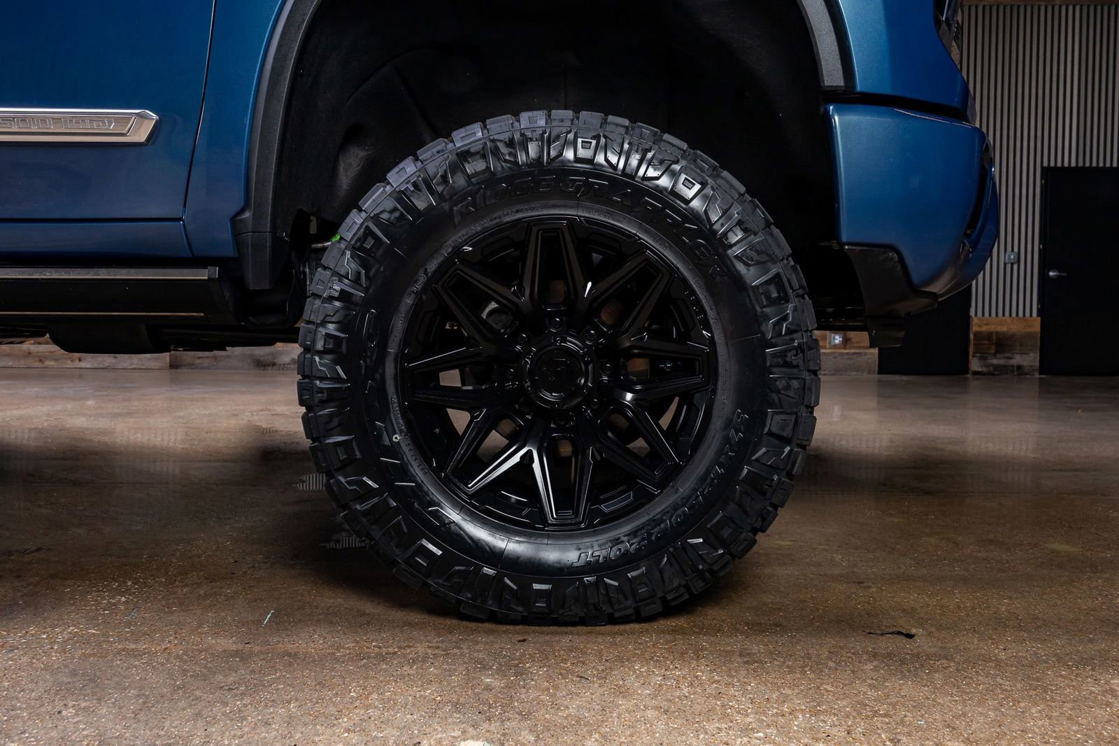 Used 2024 Chevrolet Silverado 2500 High Country w/ High Country Premium Package AWD/4WD image 12