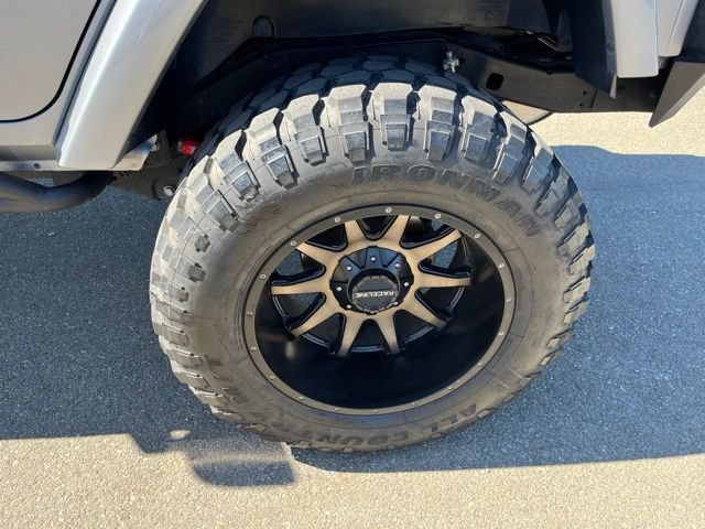 Used 2018 Jeep Wrangler Unlimited Sport S AWD/4WD image 9