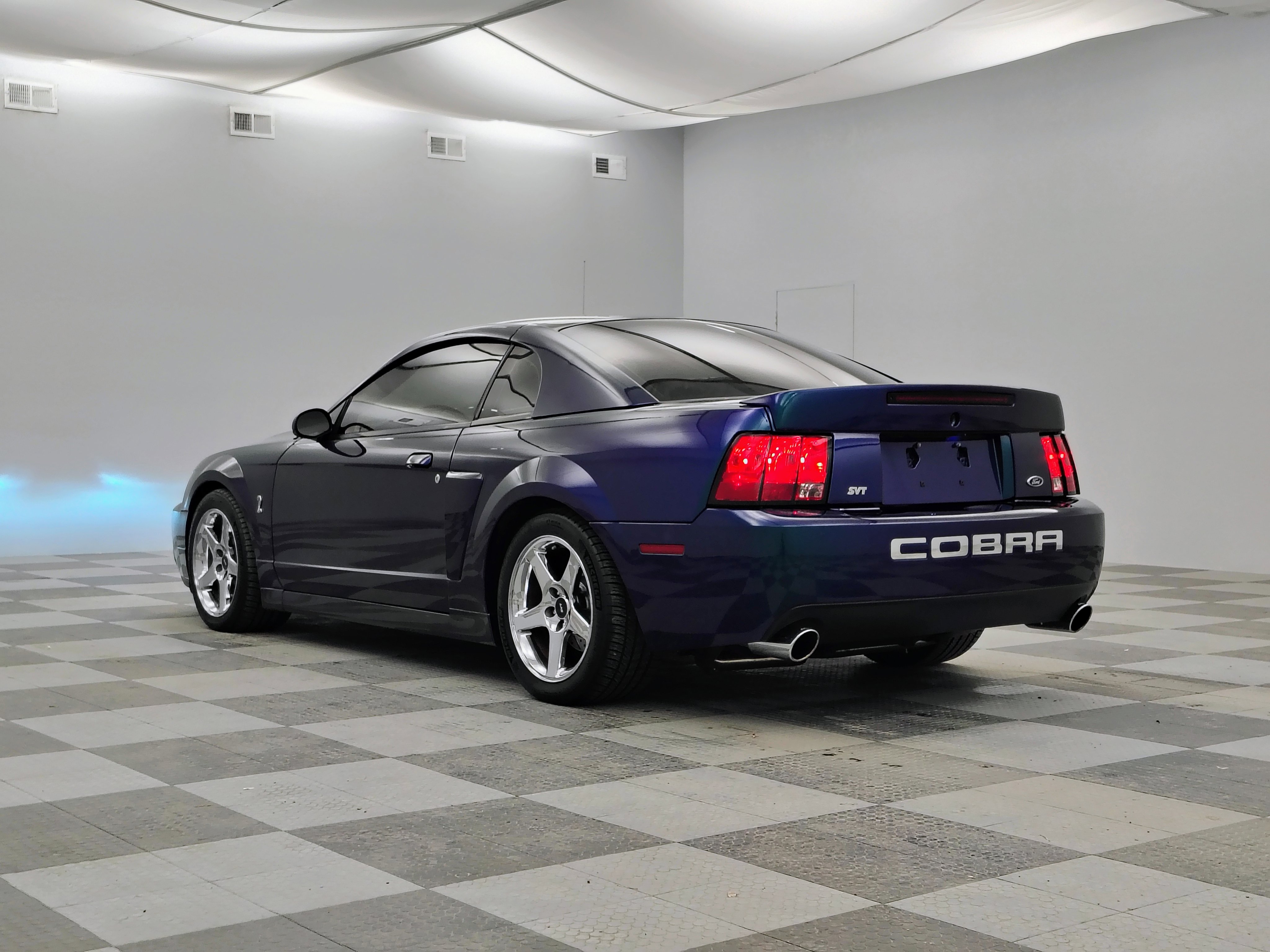 Used 2004 Ford Mustang Cobra RWD image 7