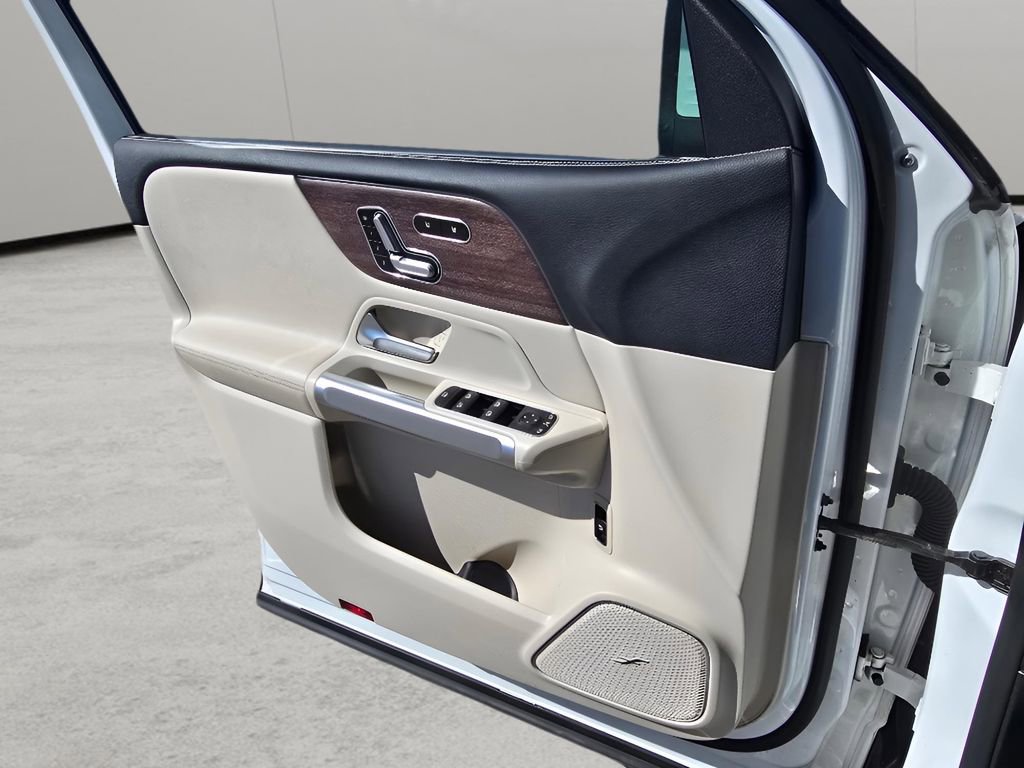 Used 2021 Mercedes-Benz GLB 250 4MATIC w/ Premium Package image 25