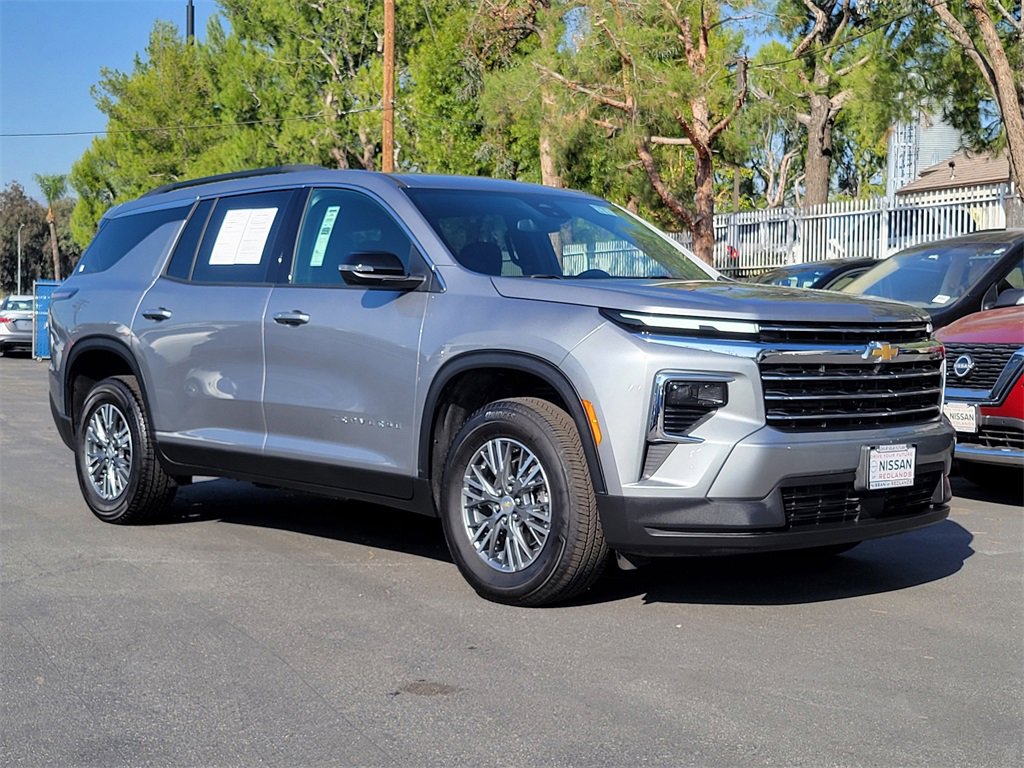 Used 2025 Chevrolet Traverse LT image 33