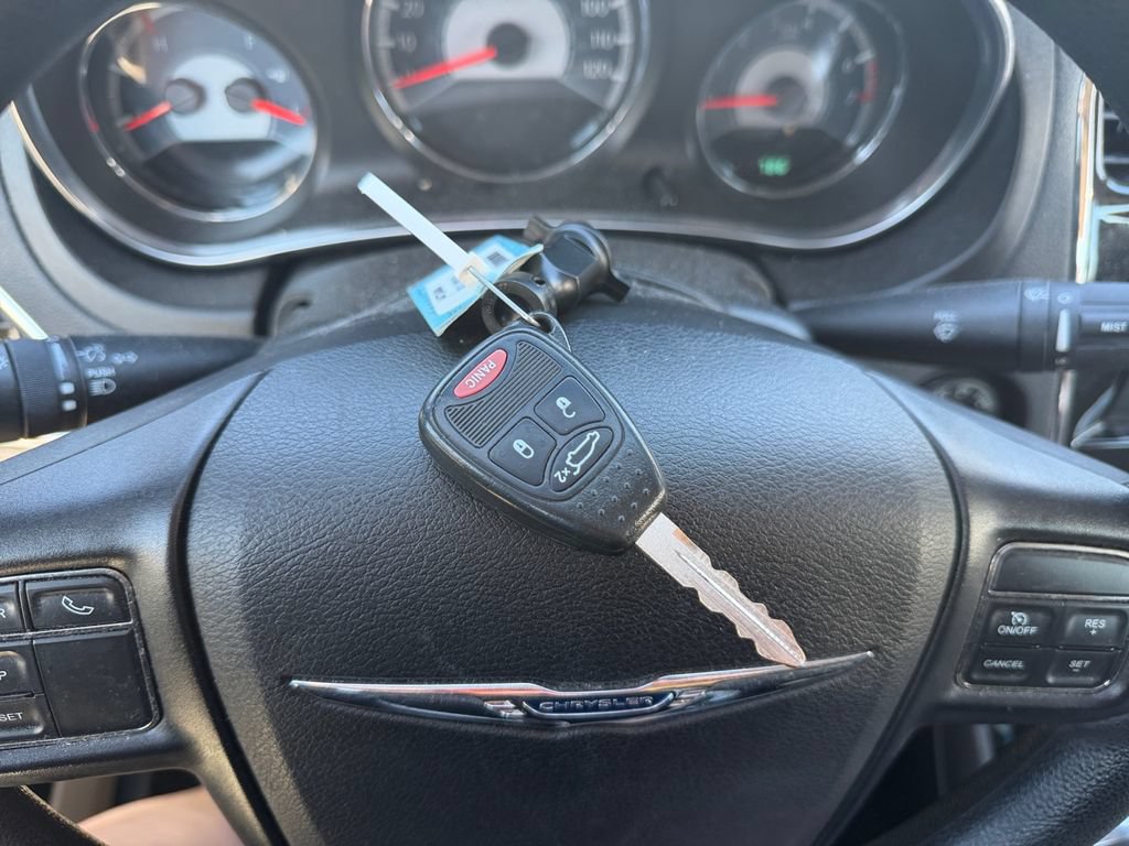 Used 2013 Chrysler 200 LX FWD image 30