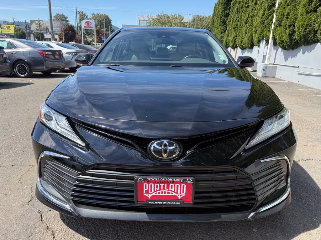 Used 2021 Toyota Camry XLE AWD/4WD image 3