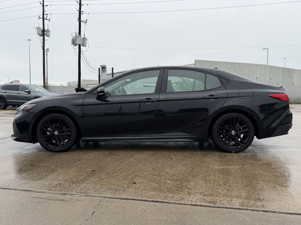 Used 2025 Toyota Camry SE FWD image 6