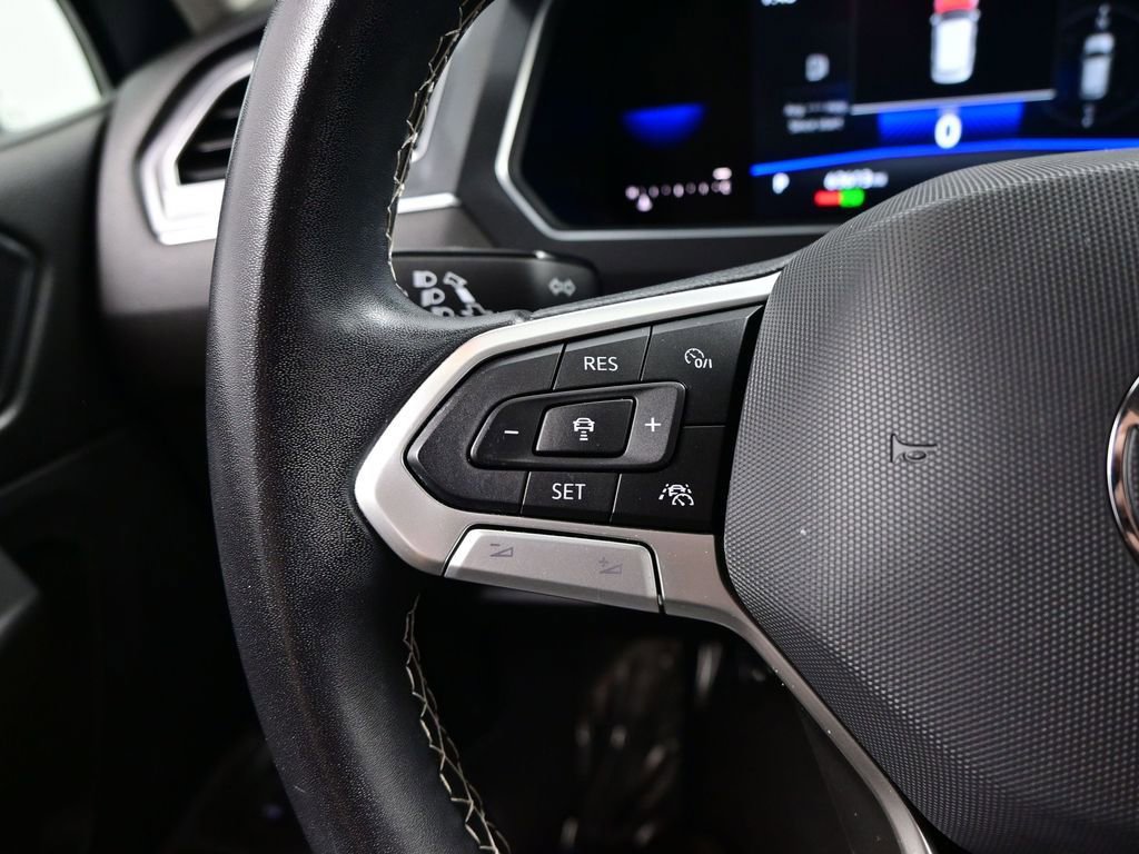 Used 2022 Volkswagen Tiguan SE image 15