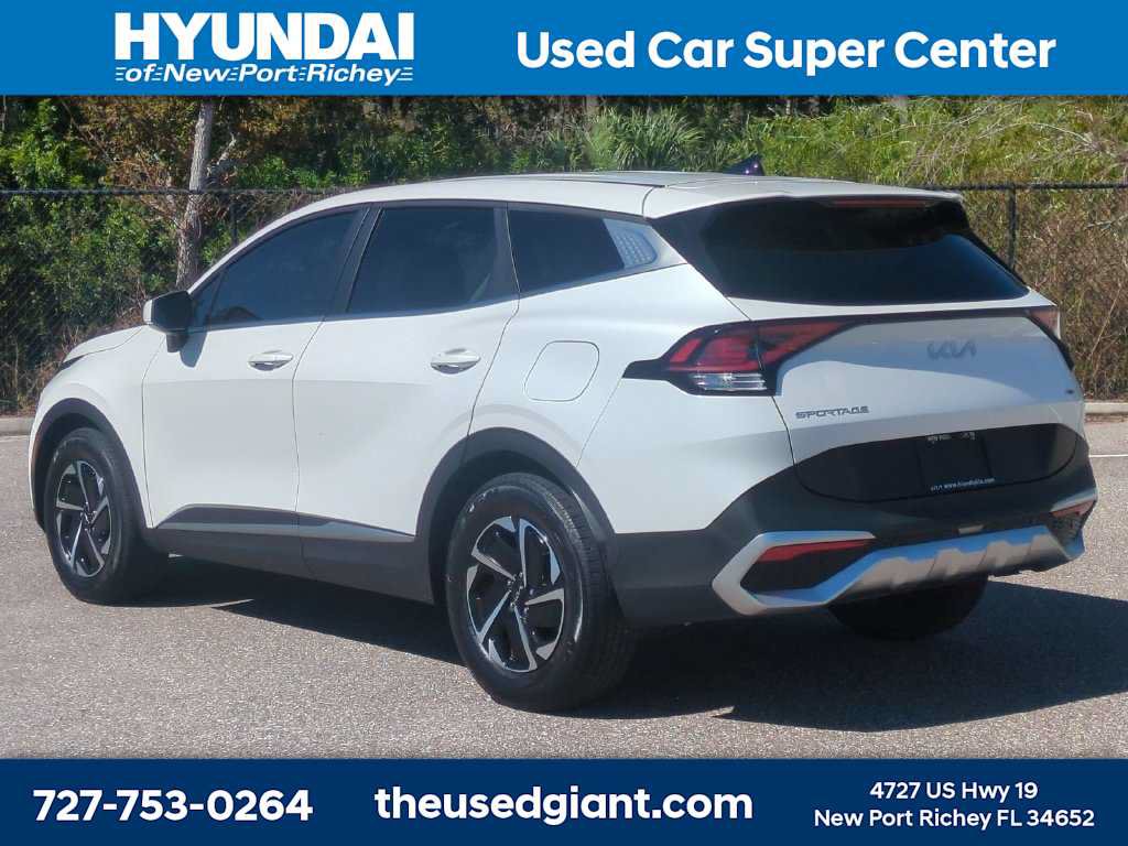 Used 2023 Kia Sportage LX FWD image 3