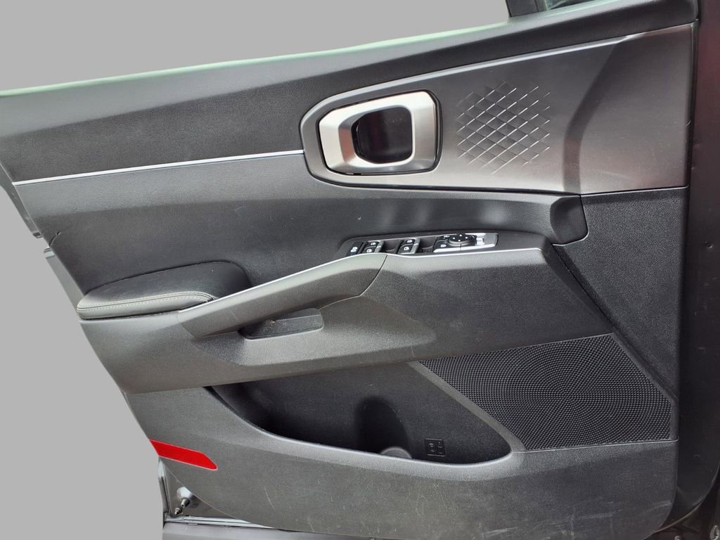 Used 2024 Kia Sorento S image 16