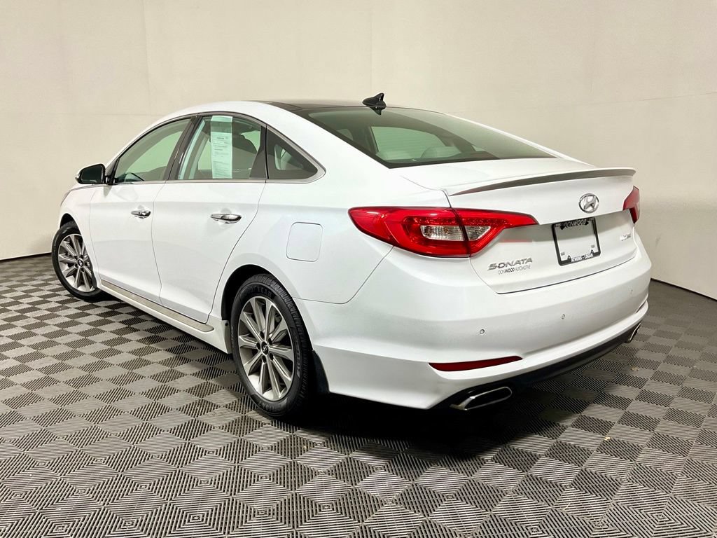 Used 2016 Hyundai Sonata Limited w/ Option Group 05 FWD image 13