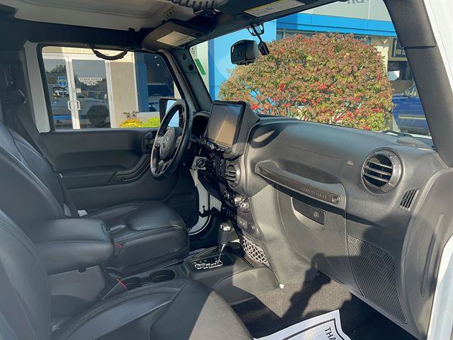 Used 2017 Jeep Wrangler Unlimited Sahara AWD/4WD image 12