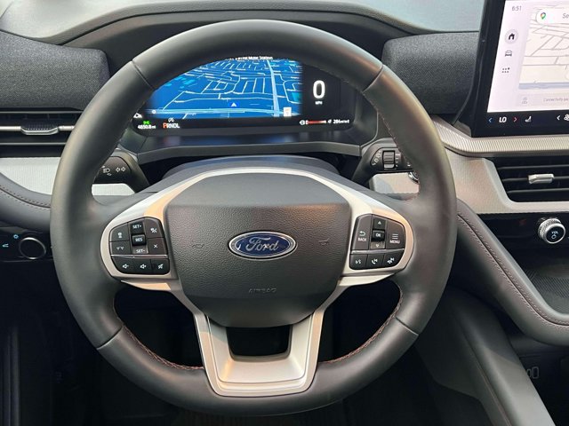 Used 2026 Ford Explorer Active AWD/4WD image 18