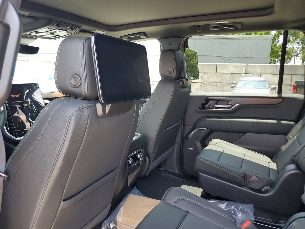 New 2026 GMC Yukon XL Denali w/ Denali Reserve Package AWD/4WD image 10