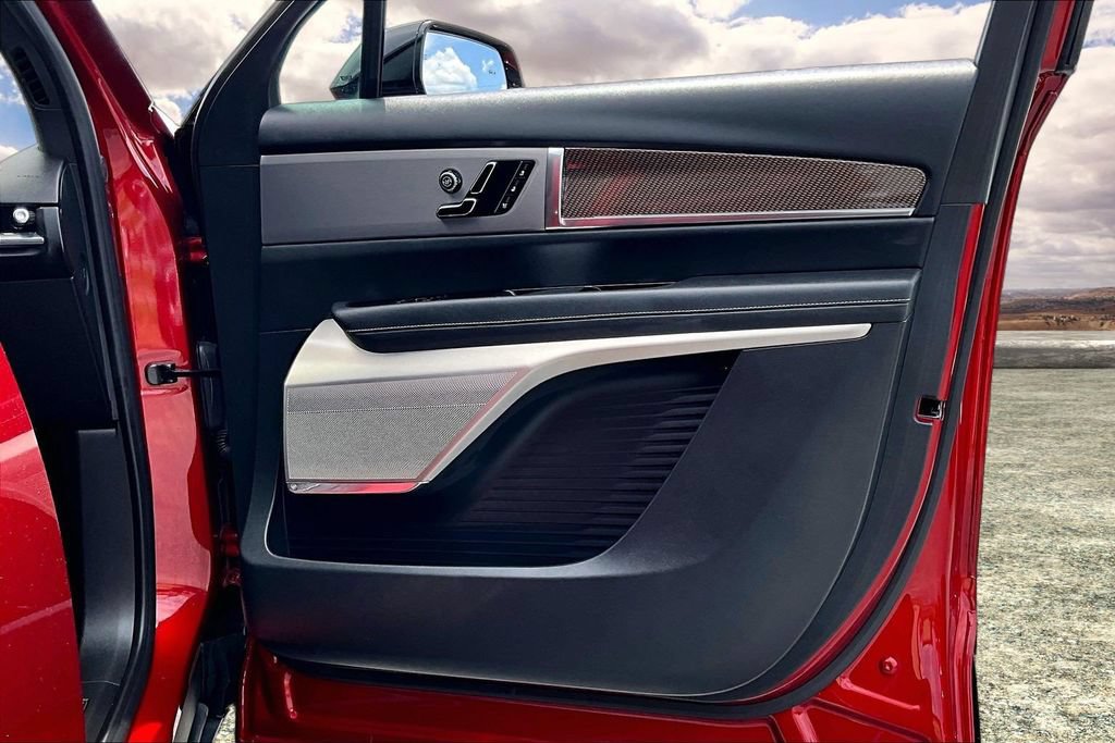 Certified 2026 Cadillac Vistiq Sport w/ LPO, Floor Liner Package AWD/4WD image 29