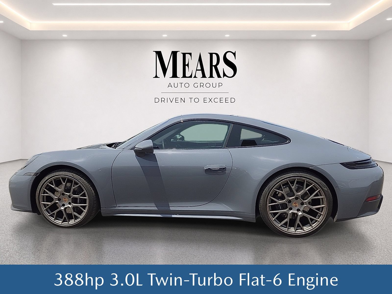 Used 2025 Porsche 911 Carrera RWD image 3