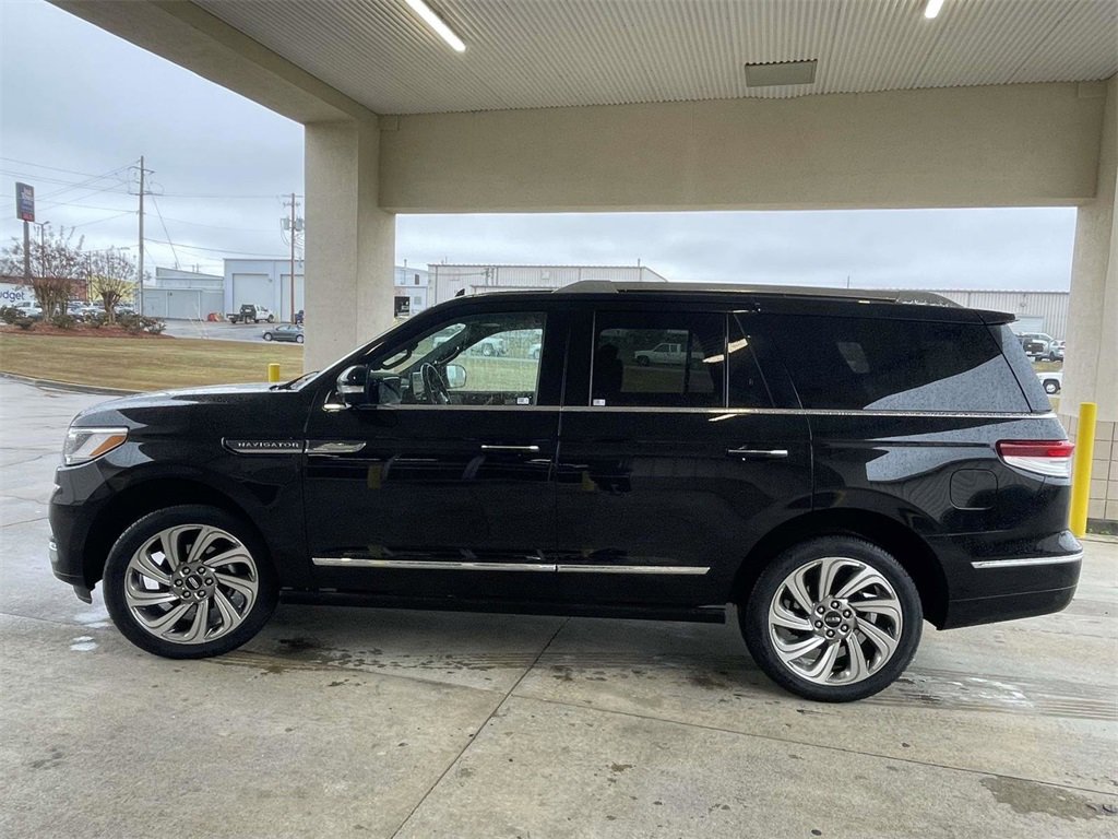 Used 2023 Lincoln Navigator Reserve image 6