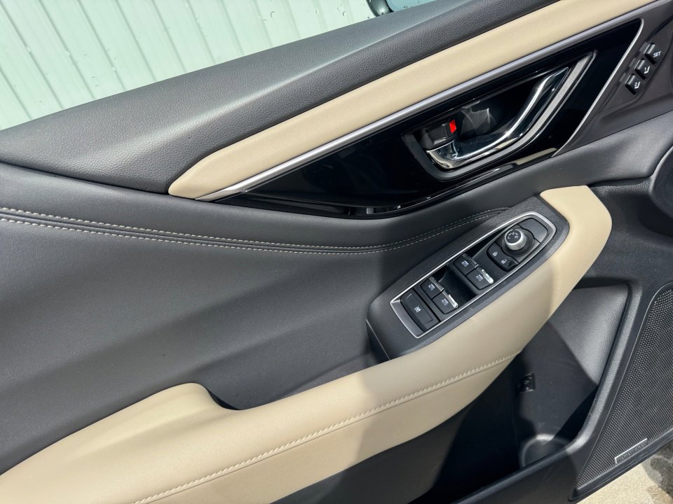 Used 2025 Subaru Outback Limited image 36