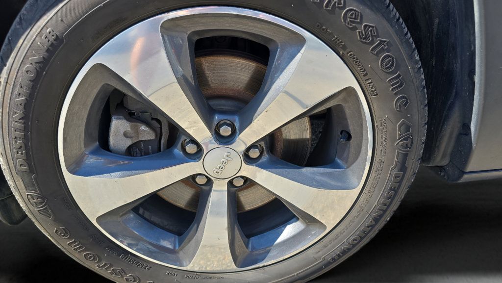 Used 2019 Jeep Cherokee Limited FWD image 31