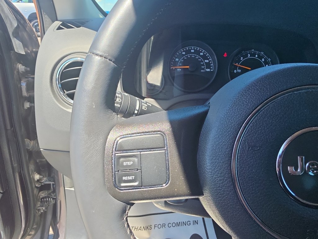 Used 2016 Jeep Patriot Latitude AWD/4WD image 13