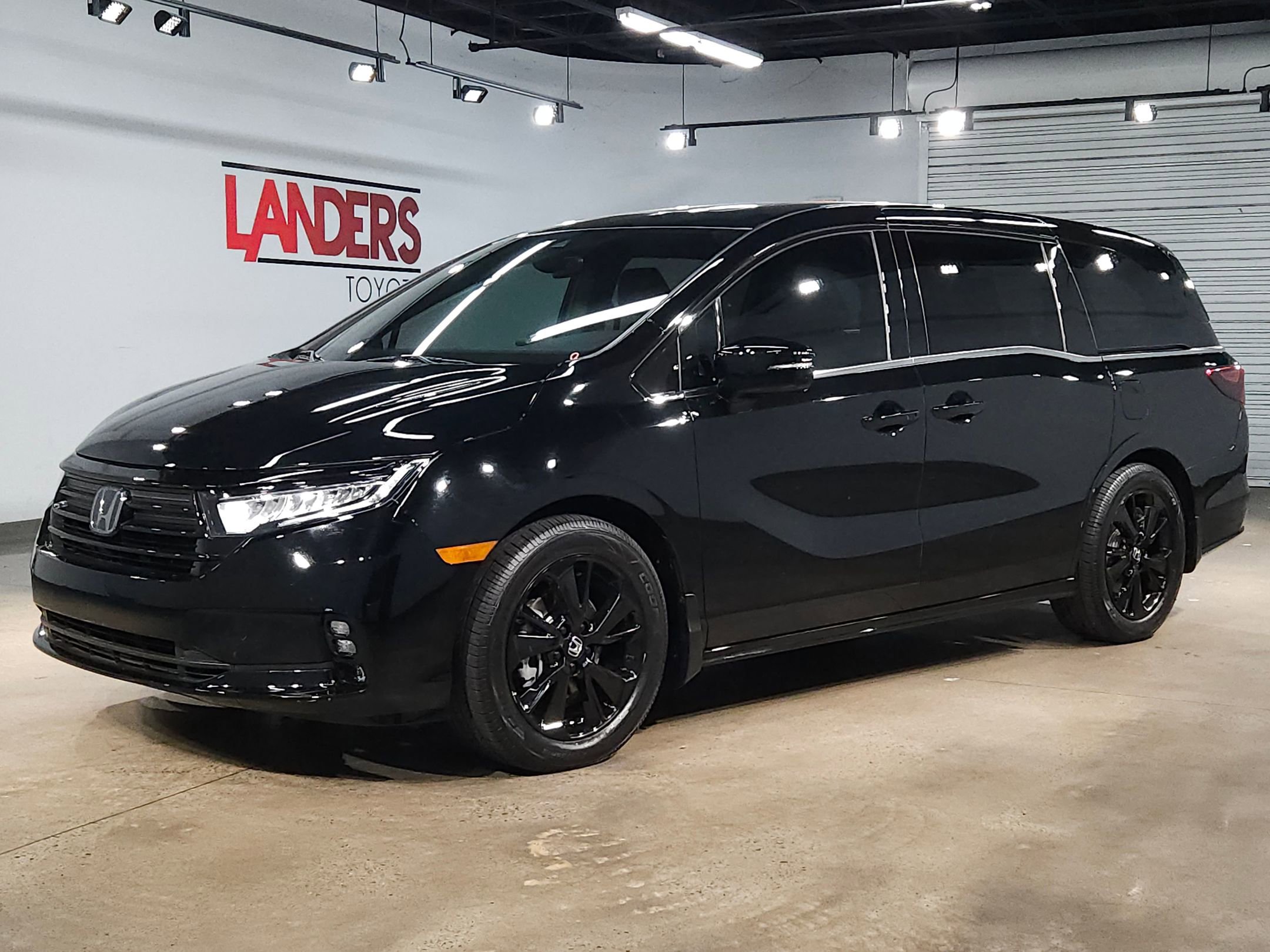 Used 2023 Honda Odyssey Sport image 3