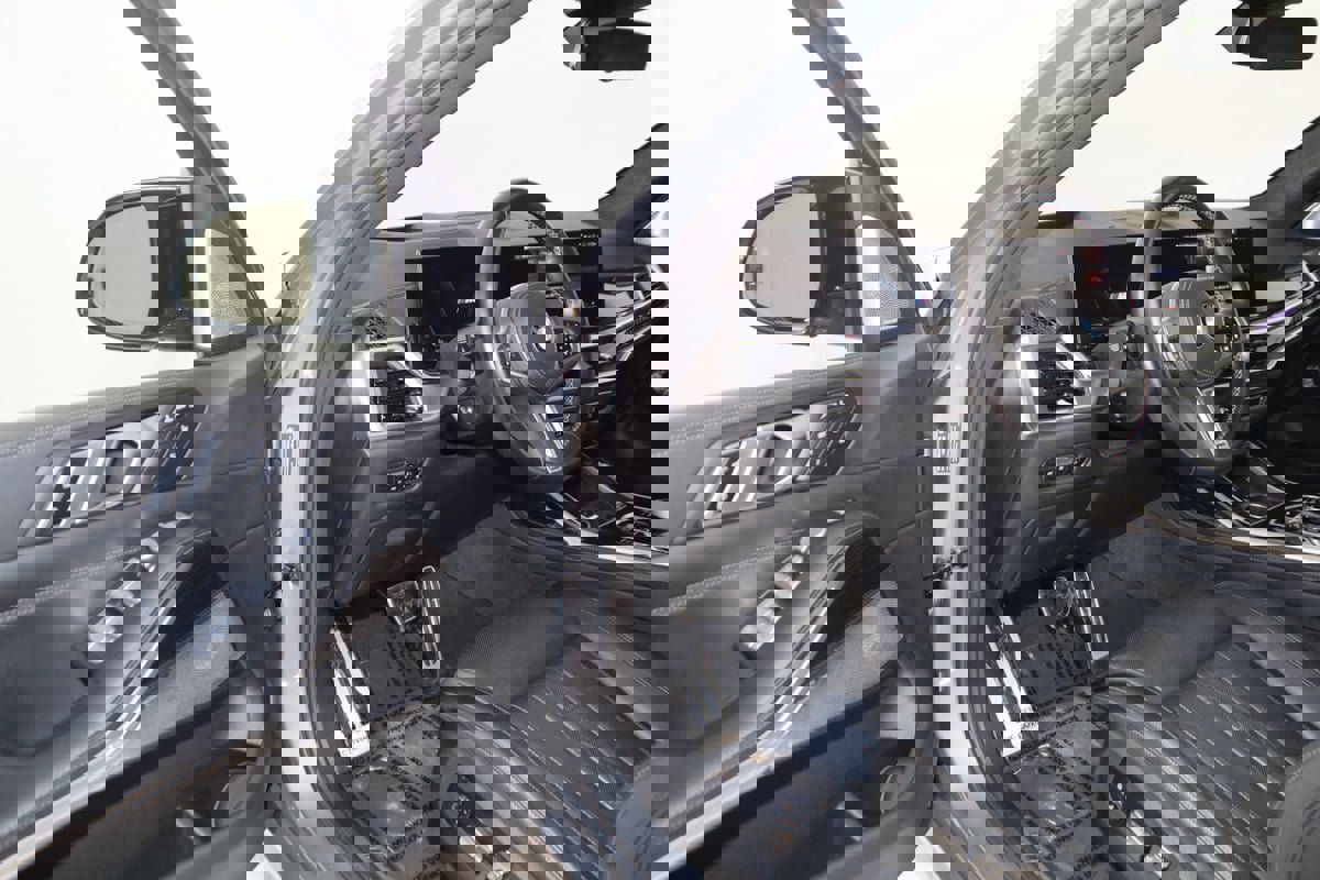 Used 2023 BMW X7 M60i w/ Executive Package image 62