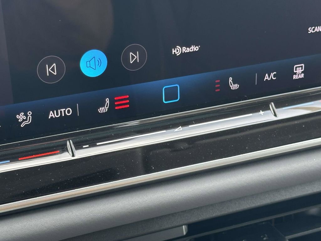 New 2026 Volkswagen Tiguan SE image 23