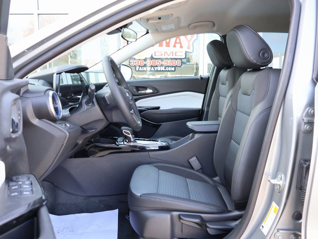 New 2026 Chevrolet Trax LT w/ Driver Confidence Package image 12