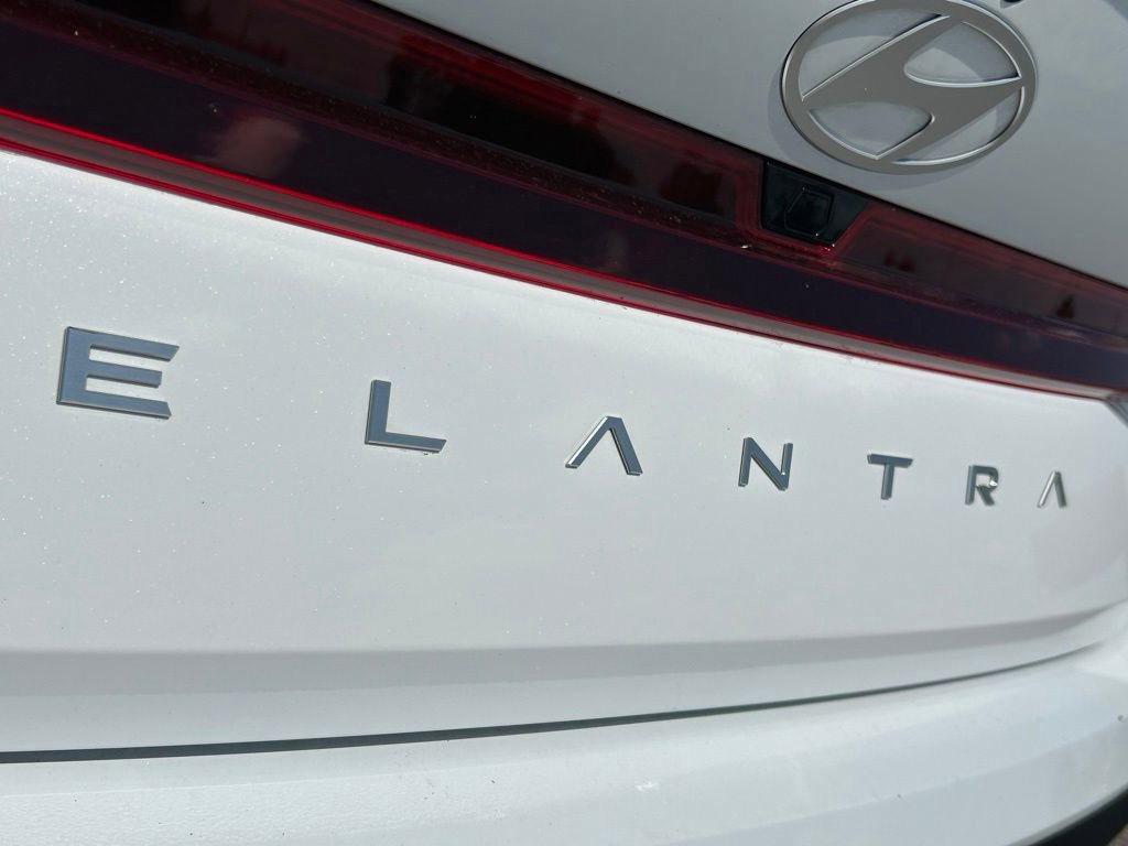 Used 2025 Hyundai Elantra Sport FWD image 57