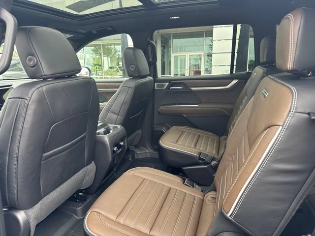 New 2027 GMC Acadia Denali Ultimate w/ LPO, Black Badging Package AWD/4WD image 14