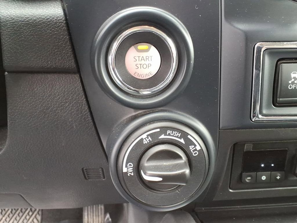 Used 2023 Nissan Titan SV w/ SV Convenience Package AWD/4WD image 23