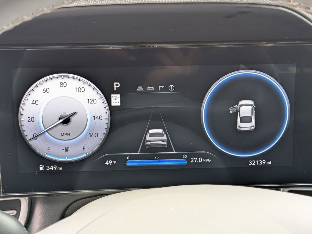 Used 2025 Hyundai Elantra SEL image 19
