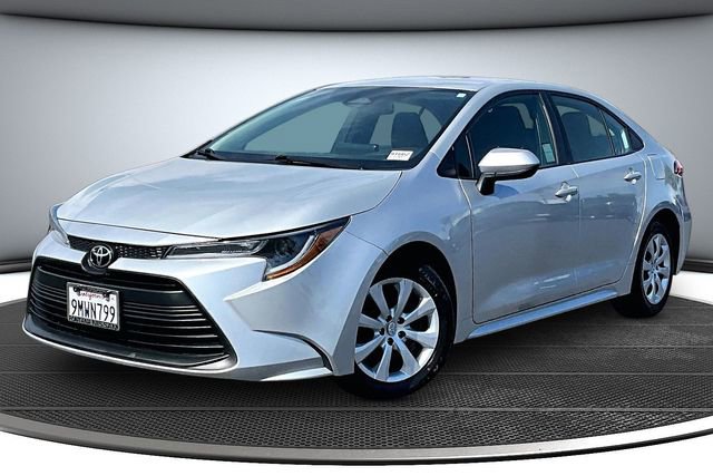 Used 2023 Toyota Corolla LE image 3
