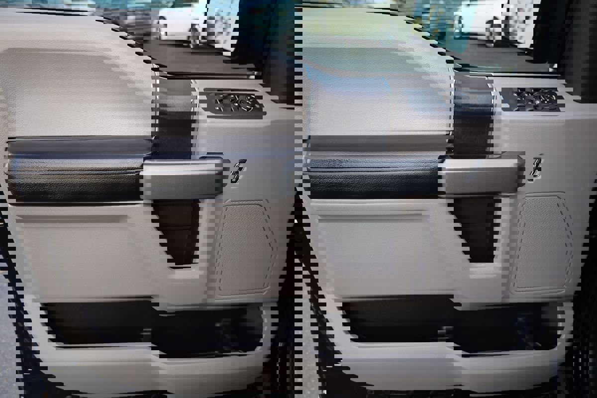 Used 2016 Ford F150 XLT image 9