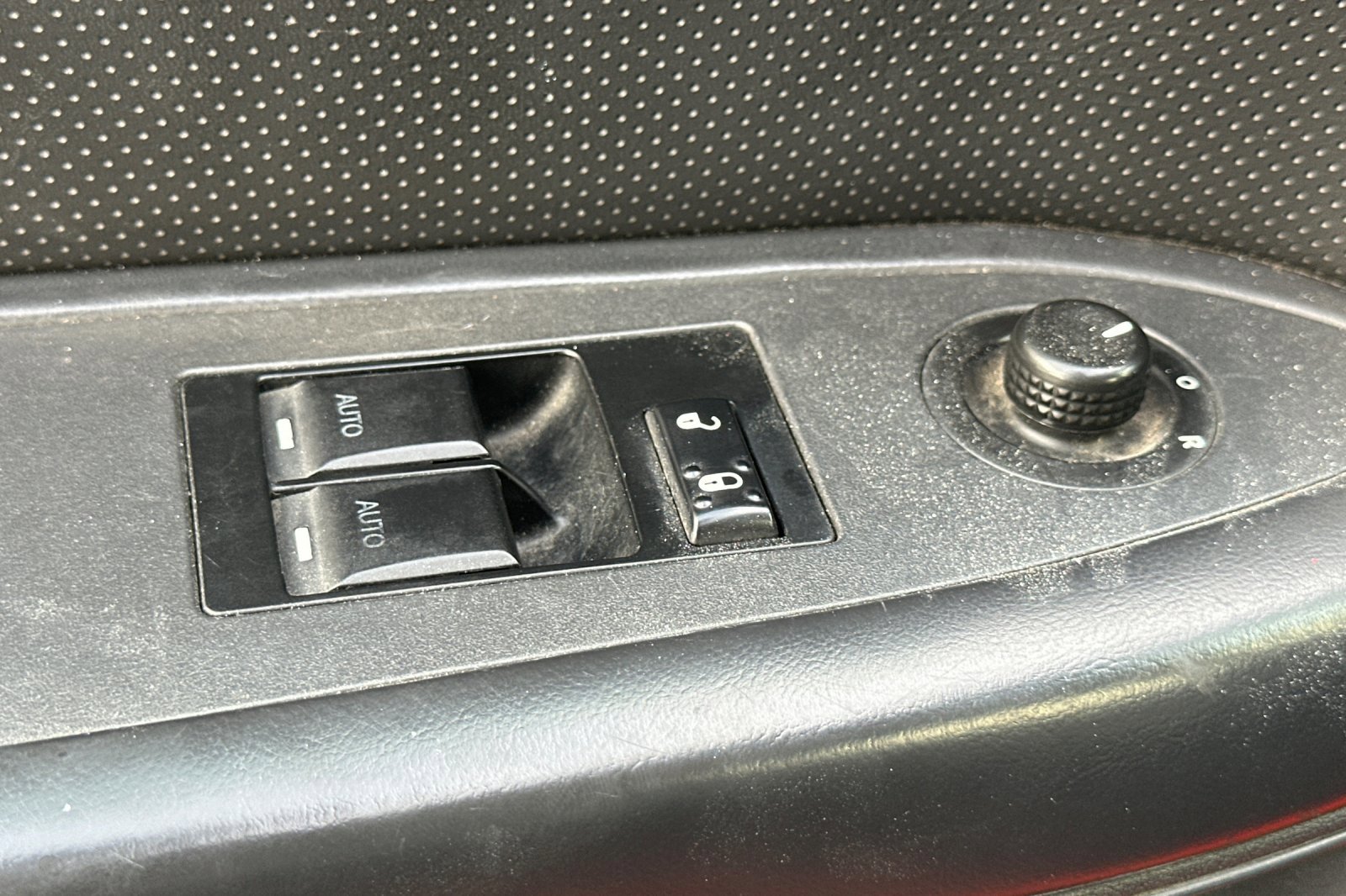 Used 2013 Dodge Challenger R/T image 12