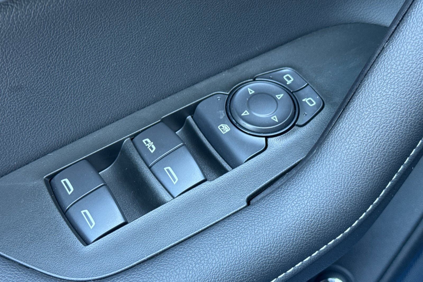 Used 2026 Chevrolet Blazer LT w/ Convenience Package image 13